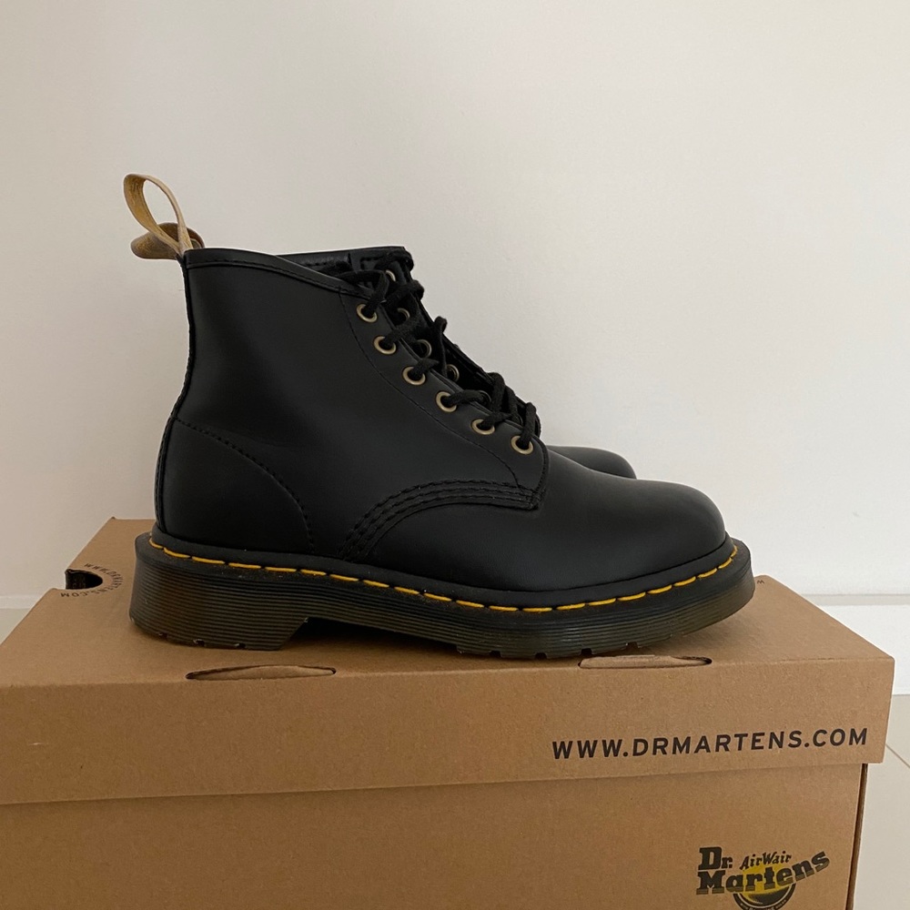De.Martens vegan leather boot - Picture 5 of 6